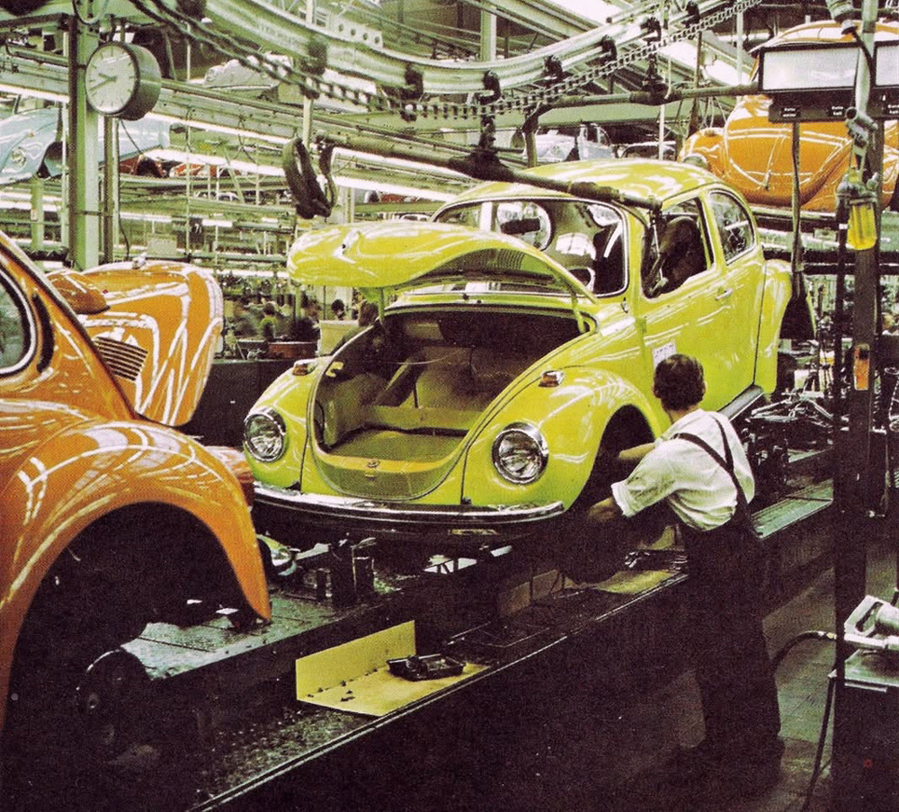 1973 Ravenna Green 1303 Komfort-K&auml;fer body being lowered onto its chassis during Hochzeit at Wolfsburg