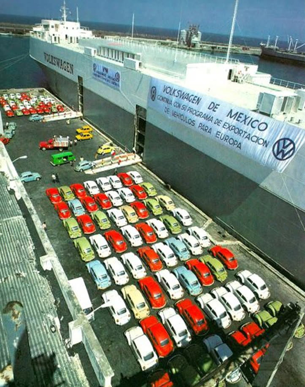 New Volkswagens from Puebla loaded onto a Veracruz roll-on roll-off ship for export to Emden in the late 1970s