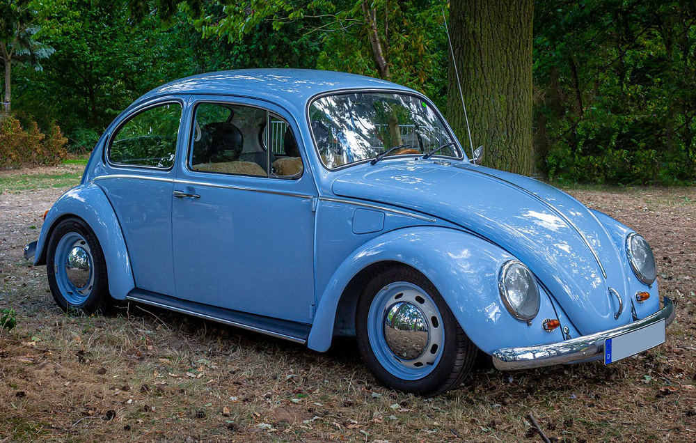 Blue VW Beetle parked in front of a building